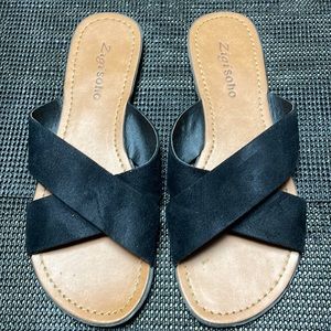 Zigi Soho black flat women’s sandals size 6.5